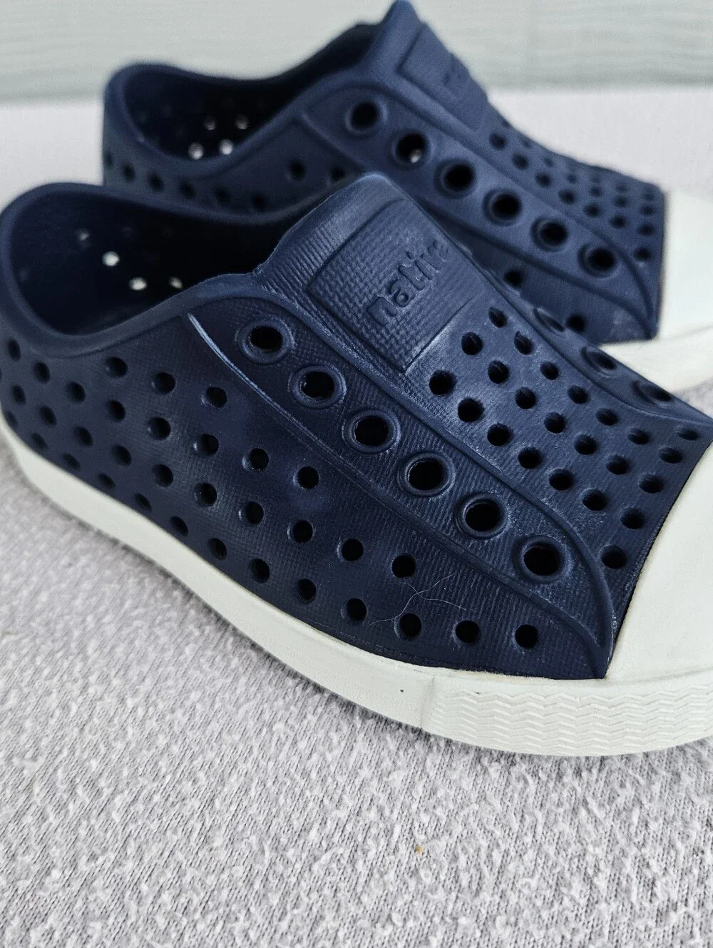 Native Jefferson Navy White SZ C5 Slip-On Breathable Water Shoes